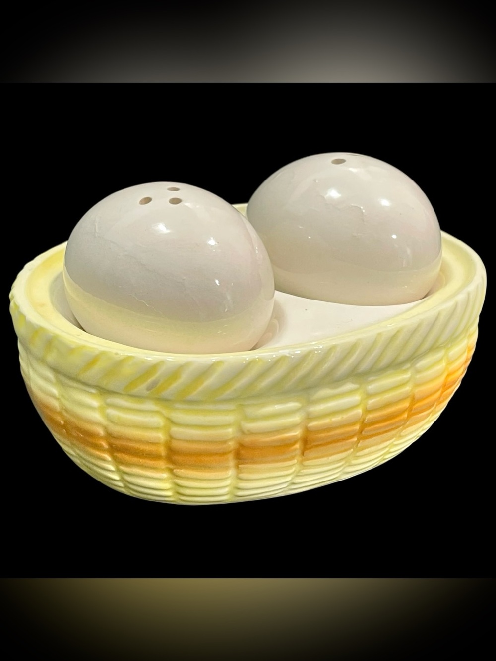Vintage 1960s Norcrest Ceramic Eggs in a Nest Salt & Pepper Shakers Japan